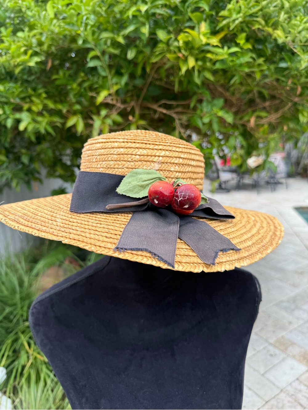 👒 Vintage-Style Wide-Brim Straw Boater Hat with Cherry Accent - Picture 5 of 9